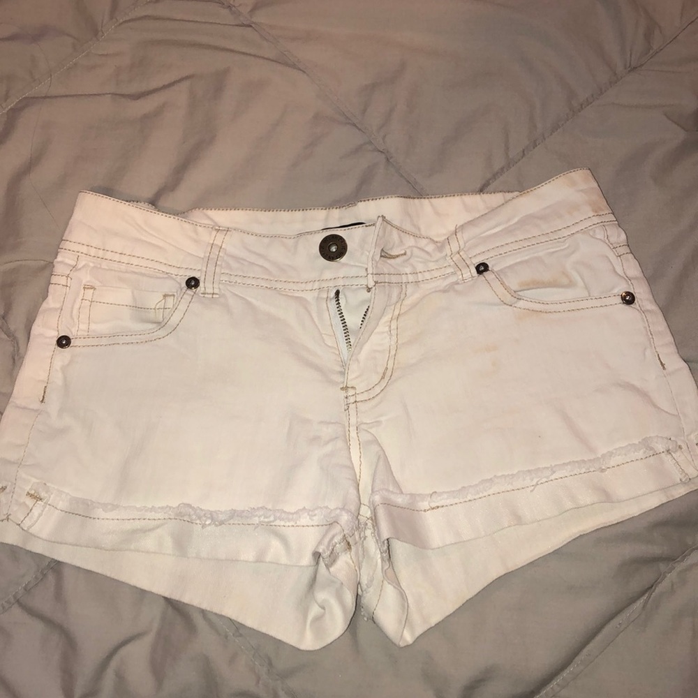 LIGHTLY WORN White jean shorts from ocean drive